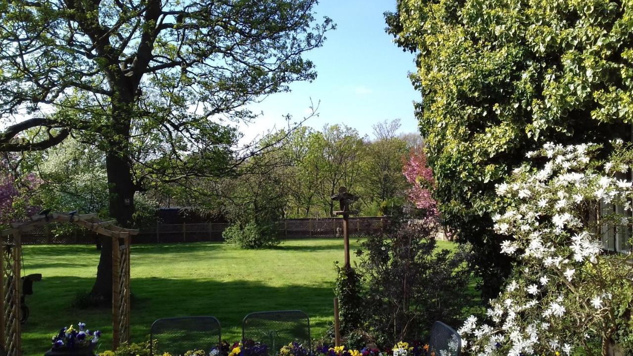 Heath House Bed and Breakfast Dewsbury Eksteriør billede